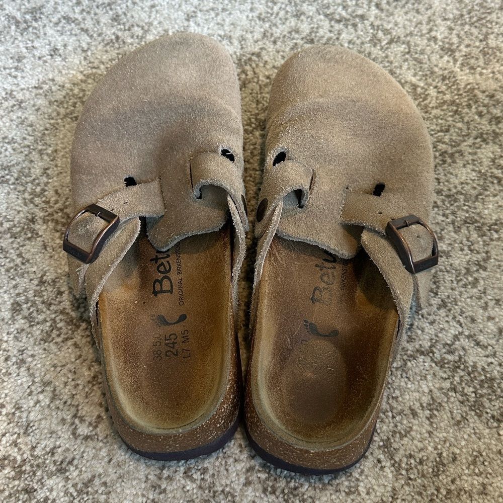 Betula by Birkenstock Tan Suede Boston Clogs 38=7